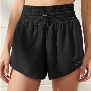 Abercrombie YBT motion tek lined flyaway shorts